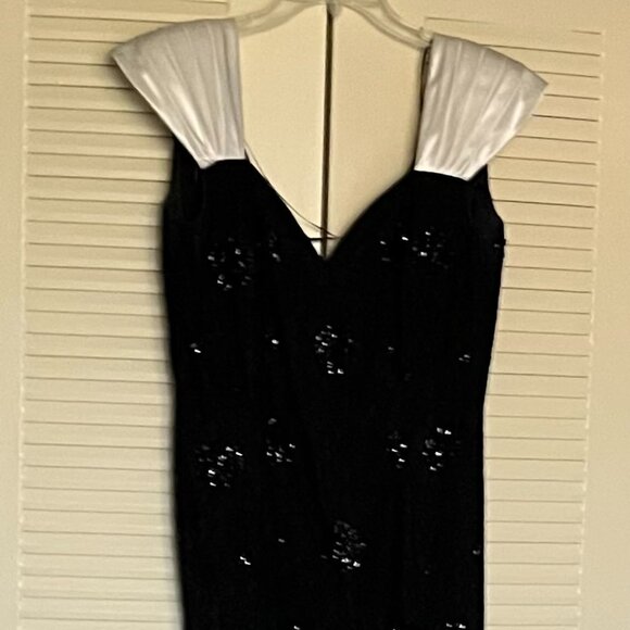 Morton Myles Dresses & Skirts - Morton Myles Lace/’Satin’/Sequin Short Coctail Dress*